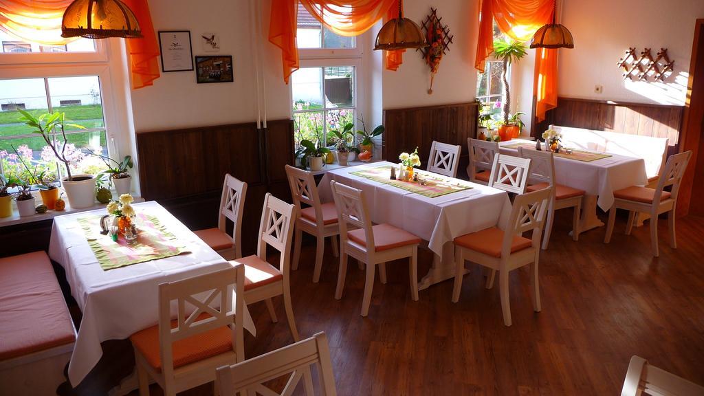 Werners Landgasthaus Lieskau Exteriör bild